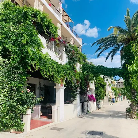 Apartment Seafront Aparment *